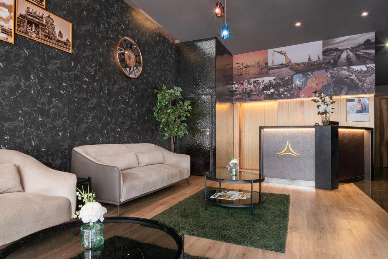 Отель Aspira Gems Center Silom Бангкок Экстерьер фото